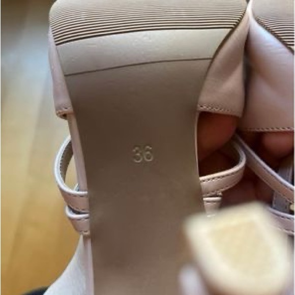 Le Chateau Light Pink Heels - Picture 4 of 7